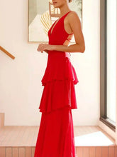 Sleeveless ruffled layered backless maxi dress with ties and no stretch, made of 100% polyester.